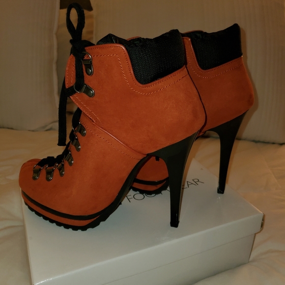 Boots - Picture 3 of 4